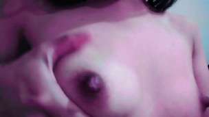 Pressing my nipples, I want to feel pleasure