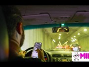 Kimiko paga seu taxista com sua buceta molhada 1/16