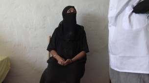 This Muslim woman is SHOCKED !!! I take out my big black cock for my Iraqi patient.