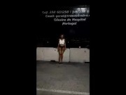 Pornsonick Exhibicionist Pasea desnuda por la noche en el parking enseñando tetitas, culito y coñito