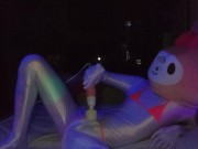 暗闇で淫らに映えるマイクロビキニ！マイ○ロディ(♂️)が暗闇でオナニーしてみた💡腰ガクガクしながらイクとこ見てて…💓【サ○リオドピューロランド】【ハロウィン】 - Screenshot 10 of 16 - Sexy