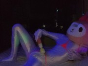 暗闇で淫らに映えるマイクロビキニ！マイ○ロディ(♂️)が暗闇でオナニーしてみた💡腰ガクガクしながらイクとこ見てて…💓【サ○リオドピューロランド】【ハロウィン】 - Screenshot 13 of 16 - Bikini