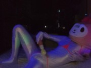 暗闇で淫らに映えるマイクロビキニ！マイ○ロディ(♂️)が暗闇でオナニーしてみた💡腰ガクガクしながらイクとこ見てて…💓【サ○リオドピューロランド】【ハロウィン】 - Screenshot 14 of 16 - Cosplay