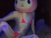 暗闇で淫らに映えるマイクロビキニ！マイ○ロディ(♂️)が暗闇でオナニーしてみた💡腰ガクガクしながらイクとこ見てて…💓【サ○リオドピューロランド】【ハロウィン】 - Screenshot 15 of 16 - Sexy