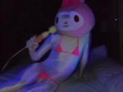 暗闇で淫らに映えるマイクロビキニ！マイ○ロディ(♂️)が暗闇でオナニーしてみた💡腰ガクガクしながらイクとこ見てて…💓【サ○リオドピューロランド】【ハロウィン】 - Screenshot 5 of 16 - Sexy