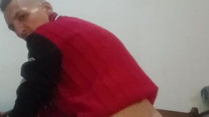 BEL MASCHIO ROMA IS ALONE AT HOME TONIGHT AND WANNA PLAY WITH THIS BIG BIG BIG BIUTIFULL TOYS!! OFFU