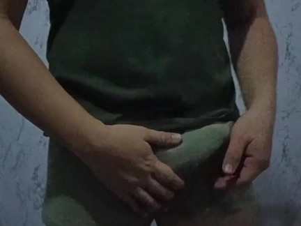 DANCER NG GAY BAR NAG MASTERBATE