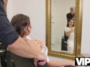 VIP4K. Horny for Her Haircutter. Hot sex with Isabella De Laa & Lutro 6/16