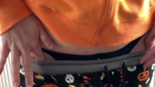 Süßes oder Saures? Geile Deutsche zeigt ihre lecker Halloween Süßigkeiten