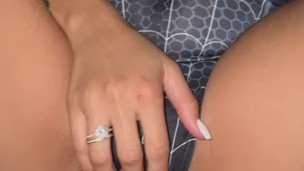 COSPLAY casada infiel Me dejo llenar de leche por el amigo de mi esposo PORNO EN ESPAÑOL