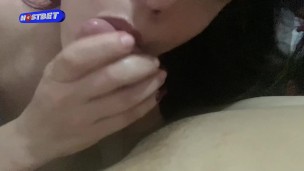 A MI VECINA LE ENCANTA VENIR A CHUPARMELA CUANDO SU MARIDO SE VA - PORNO ESPAÑOL