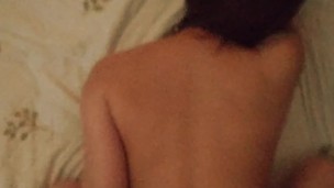 【ハメ撮り】「あぁ❤、やぁだ、、」美尻女子〇生が自分からピストン→ガン突きでイかせる(素人、個人撮影、JD)