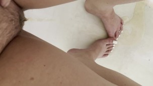 Girl pisses on her feet in the tub