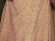 Menina  brasileira depois do banho mostrando seus peitos e bunda grandes 10/16