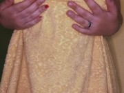 Menina  brasileira depois do banho mostrando seus peitos e bunda grandes 9/16