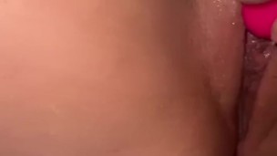 Me masturbando com a minha bucetinha molhadinha