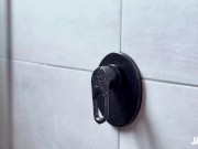 DUCHA CALIENTE! 🔥 ¿me metes los deditos en la vagina mi amor? 3/16