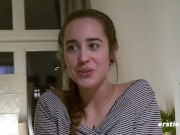 Ersties - Nach dem gemeinsamen Kochen genießen Effie und Birgit ein süßes Dessert 8/16