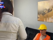 Milf Linda Clauss Cachonda se folla al obrero en la construcción mientras esta sola en casa 4/16