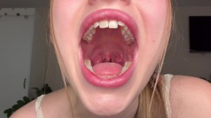 stepsister likes to show her mouth and tongue
