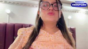 Jovencita de 18 años hambrienta de semen es follada sin condón.