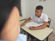 La profesora sexy Stella Osorio provoca a su alumno de verga ENORME hasta que se corre en sus tetas 2/16