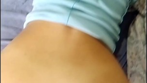 Mí hermanastra viene a mí casa, fumamos marihuana y tenemos sexo anal big ass. Latina