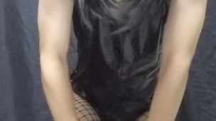 バニーにコスプレした男の娘がおしっこを大量にお漏らししちゃった・・・