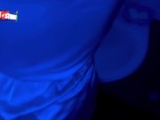 Лучшие друзья закрылись в ванной во время вечеринки 1/16