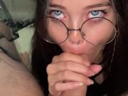 Bruxinha gostosa fazendo boquete profundo no Wellington Prado mostrando a bunda dela no espelho 2/16