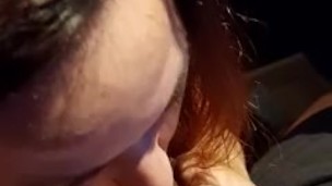 Je le suce pendant sa réunion