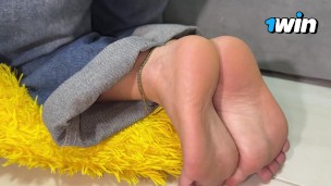 BONDAGE Y FETICHE DE PIES CON MI VECINO PERVERTIDO DE 55 AÑOS