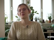 Ersties - Das süße Baby Ally kommt mit einem Sexspielzeug aus Glas 14/16