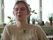 Ersties - Das süße Baby Ally kommt mit einem Sexspielzeug aus Glas 6/16