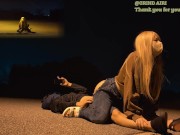 「ヤバイって！！向こうから車来てるって！！！」道路でセックスしていたら車が来て焦るビッチカップル - Screenshot 10 of 16 - 杭打ち
