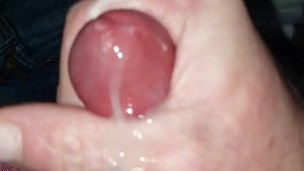 Jessie Pulls Down Her Jeans And Pink Thong To Squirt On The Bed