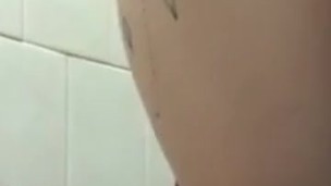 Igual uma cachorrinha balançando rabinho por pica