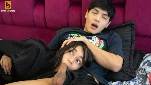 Delivery girls who suck your dick are rated 5 stars for good service – Lian Grey & Jery Lee