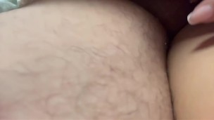 PAU E BRINQUEDO! Hoje eu estava gulosa. Minha bucetinha aguentou um pau grosso e o brinquedo também