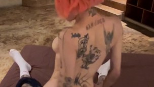 Mi amiga de la escuela quería follar duro y me llevo al hotel