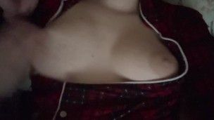 Играюсь языком с её возбуждёнными сосками