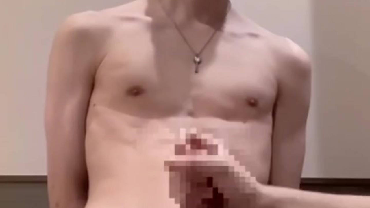 媚薬をチンポに塗られまくって超絶手コキ 椅子に縛られたまま目隠しで視界奪われて快楽堕ちさせられちゃった - RedTube