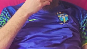 Eu quero te fuder tio gostoso. Solo man se masturbando