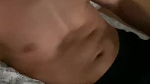 Joven polludo se saca la verga