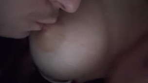 Облизываю вкусные соски и мну большие сиськи