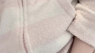 【無修正】日本人の人妻が旦那に内緒でトイレでこっそりオナニー【素人・個人撮影】