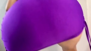 Gostosa dançando de sainha sem calcinha 🤤🍑