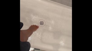 CLEANING MY DIRTY CHUBBY FEET