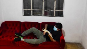 empleada doméstica graba como su joven patrón la llena toda.