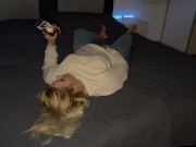 Selbstbefriedigung porno schauen multiple Orgasmen zittern stöhnen Klitoris feuchte Muschi sex 2/16